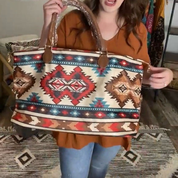 Aztec Patterned Weekender Bag - Picture 9 of 13